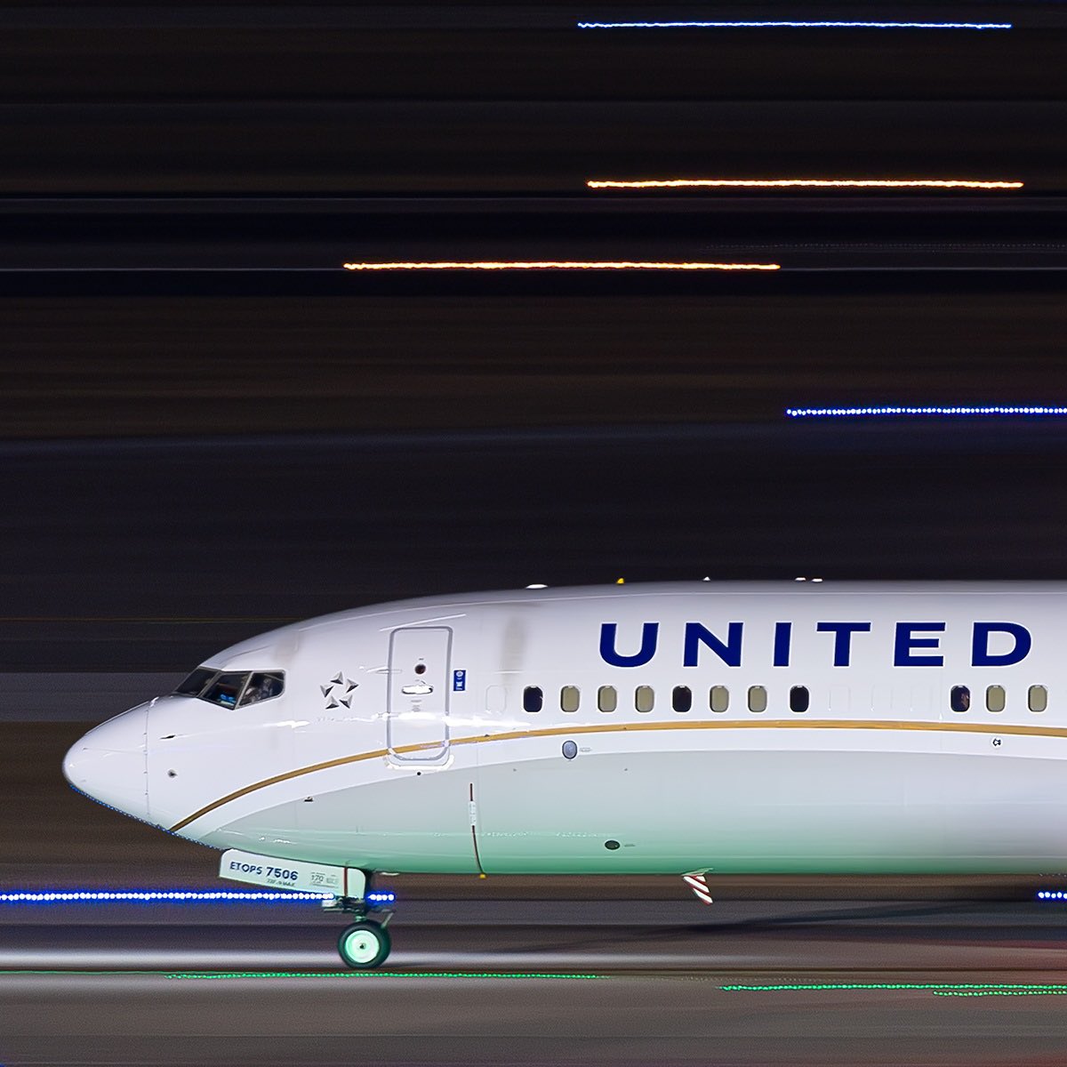 GFBAvPhoto's tweet photo. For those wondering how a 0.8 sec panning image looks when I am able to successfully lock on for the full duration, here you go.
#IAH #KIAH #AvGeek #HoustonSpotters #HoustonPhotographer #gfb_2023 #UnitedAirlines #b737max9 #N37506 #panningrules #800ms https://t.co/BClX1rAJZ5