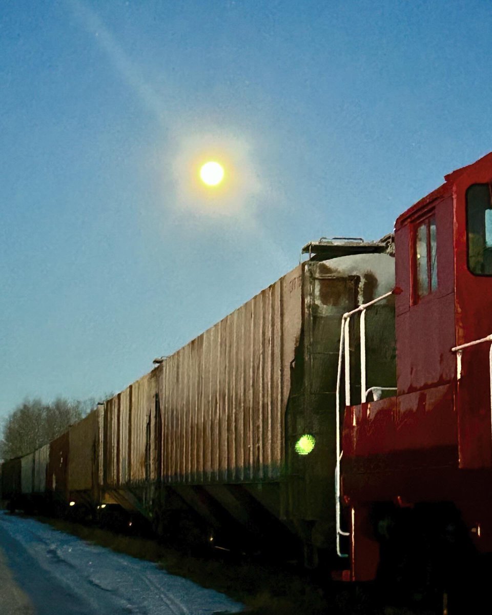 crantina's tweet photo. Bring on the #coldMoon ❄️ Time to release what no longer serves me and make room for new opportunities and blessings. You’re in my rearview, 2023.
#FullMoon #ColdMoon #stettler #alberta #DecemberFullMoon #coldmoon2023 #cancermoon2023 #fullmoonincancer https://t.co/ZXCsOL0v2R