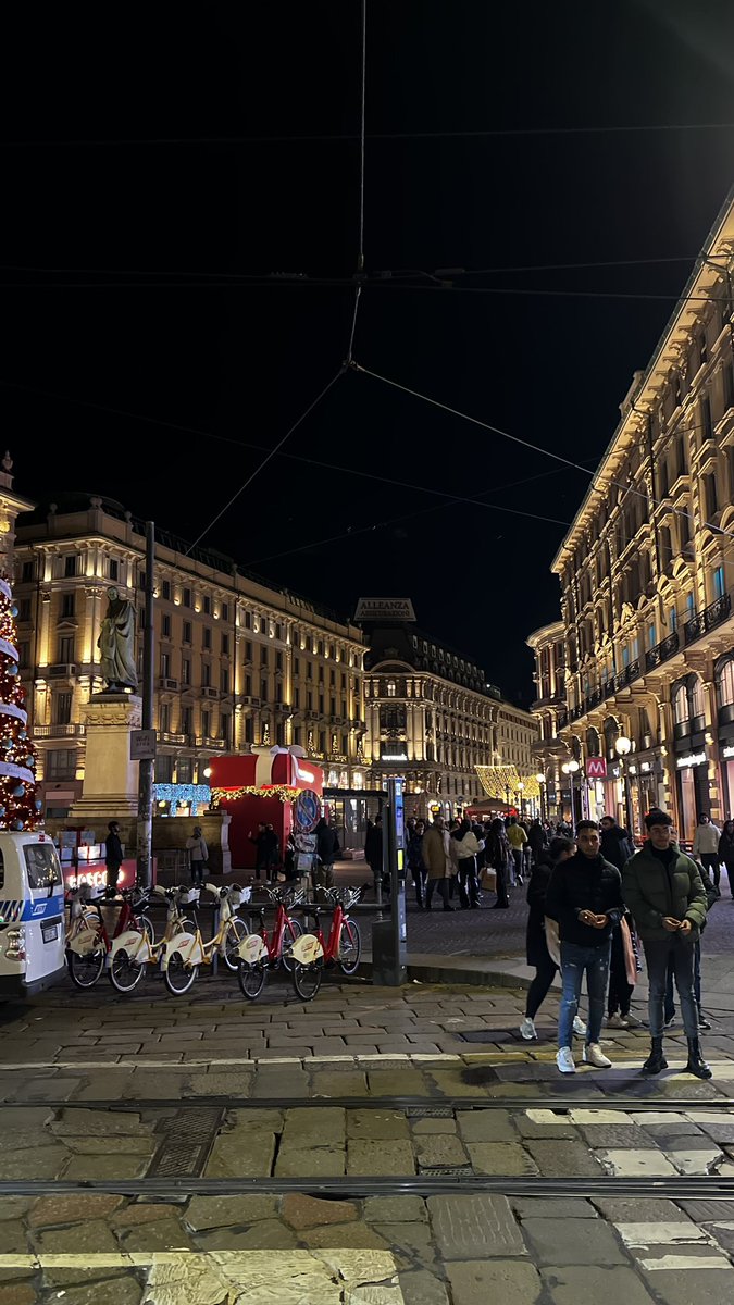 iima82's tweet photo. Milan at night 💫 https://t.co/llJ1jf0qyv
