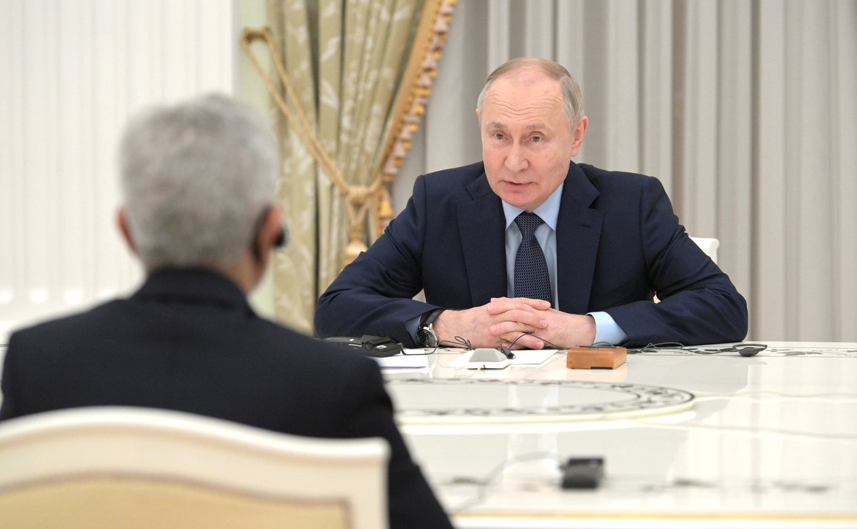 mfa_russia's tweet image. 🇷🇺🇮🇳 President #Putin met with Minister of External Affairs of India @DrSJaishankar at the Kremlin.

💬 Vladimir Putin: We are pleased to note that despite the current turbulences in the world, #RussiaIndia relations are making steady headway.

🔗 t.me/MFARussia/18666