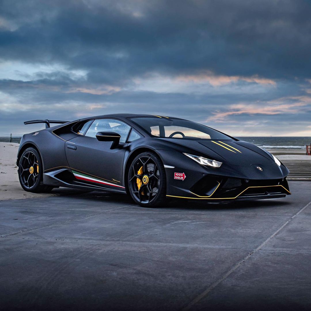 CarManToday's tweet photo. Lamborghini Huracan Performante https://t.co/nmHnI9L5Fq