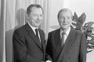 When @EU_Commission President #JacquesDelors visited Northern Ireland in 1991 he committed the EU to contributing in every way it could to peace and reconciliation. Those peace programmes have invested €3.5Bn in NI and border counties since. The #peaceprocess owes so much to…