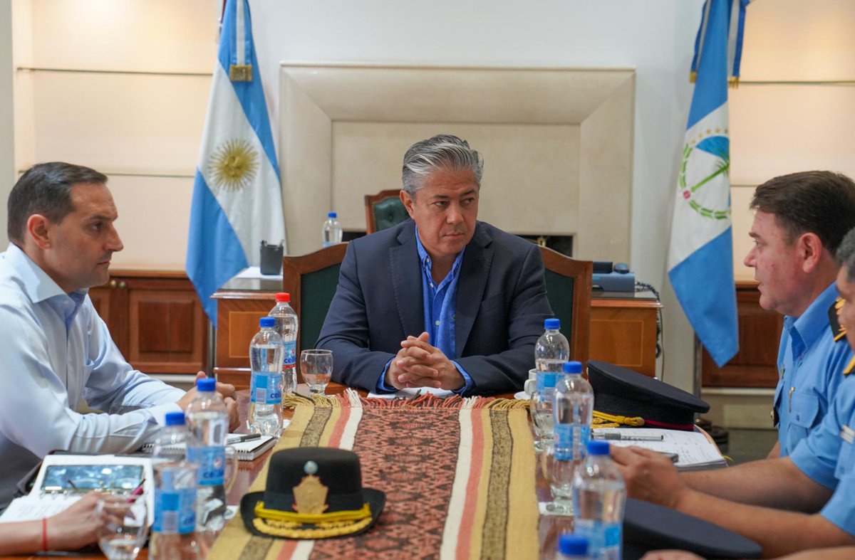 Rolo_Figueroa's tweet photo. Junto al ministro de Seguridad, @MatiasNicolini, recibimos a la cúpula de la @PoliciaNQN. 

Vamos a trabajar escuchando las necesidades de nuestras fuerzas de seguridad, para brindar las respuestas que nos demanda la ciudadanía. https://t.co/2iXidCV9T2