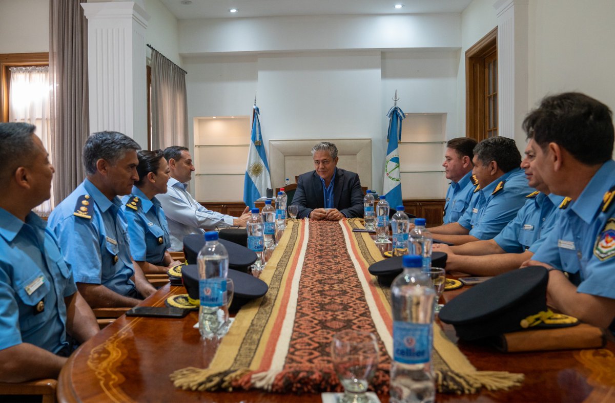 Rolo_Figueroa's tweet photo. Junto al ministro de Seguridad, @MatiasNicolini, recibimos a la cúpula de la @PoliciaNQN. 

Vamos a trabajar escuchando las necesidades de nuestras fuerzas de seguridad, para brindar las respuestas que nos demanda la ciudadanía. https://t.co/2iXidCV9T2