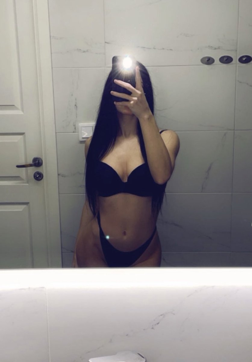 Goddes_havin_'s tweet photo. Ich will auf dein Gesicht sitzen während ich dein ganzes Konto tot mache du kleine zahlhure 😈 https://t.co/VIvimWZXhV