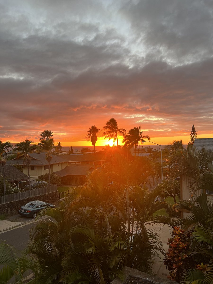 Eugon_'s tweet photo. I can get use to this weather in Maui. 
Happy Holidays 💯🌅🏝️ https://t.co/DIEXTbgWY9