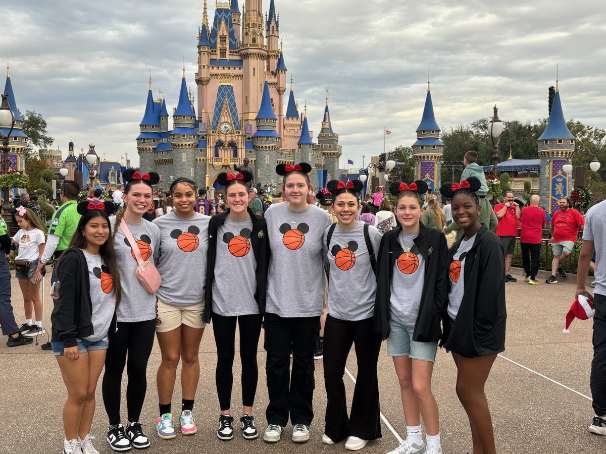 Blacksburg_Roar's tweet photo. Enjoying the rest of the day at Disney World!!! https://t.co/bfMFKTFlHG
