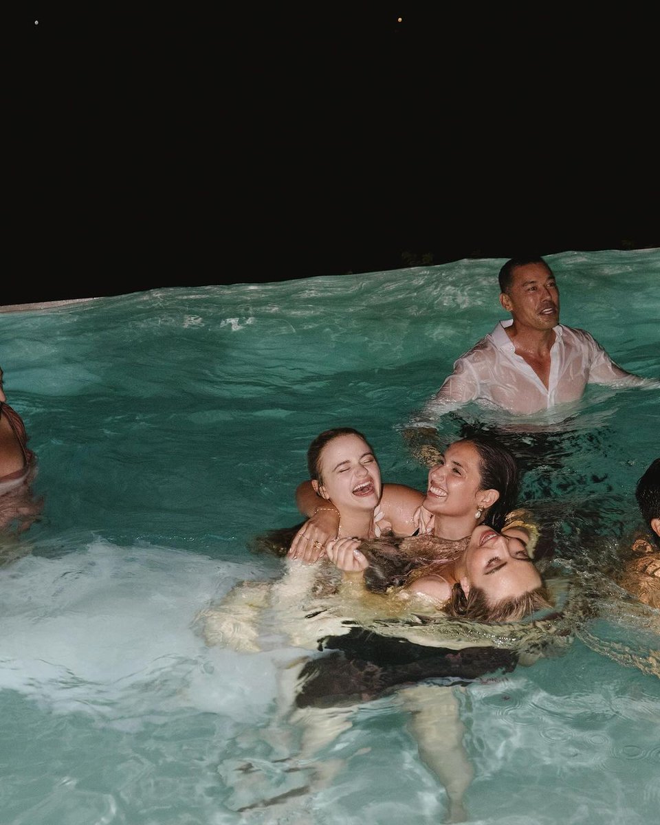 TikToker Becca Bloom Wore Oscar de la Renta for Her Romantic Rainy-Day  Wedding on Lake Como | Vogue, image size:960x1200