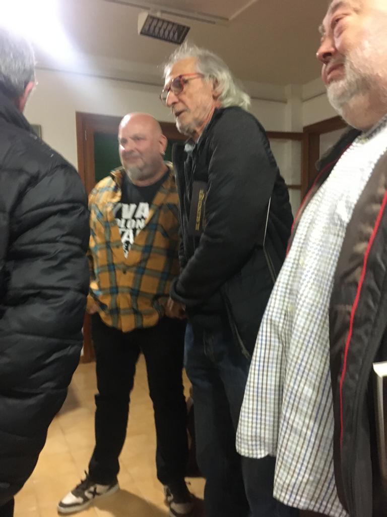 Francesc Ribera ha presentat la seva novel·la El silenci que heu de témer a l'Agrupació Cultural de Porreres. Entre el públic, Biel Majoral.