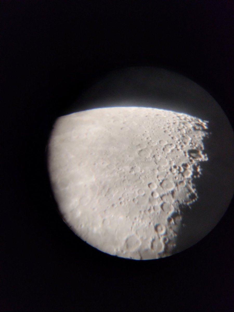 _IsabelPS's tweet image. Mi #PrimerFoto de la luna , se ve algo movida pero es cuestión de practicar 💖 😎🌕
#Luna
#StarSenseExplorer
#Stellarium 
#Diciembre
@stellariumcoll