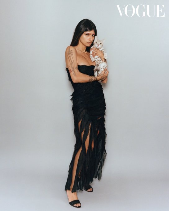 THANK YOU @VOGUEIndia 🇮🇳 for talking to me about how difficult it is to break into such a gatekept industry<a class="tags" target="_blank" title="On Twitter" href="/?out=eyJ0eXAiOiJKV1QiLCJhbGciOiJIUzUxMiJ9.eyJpYXQiOjE3MTM2NjUzNTAsImlzcyI6InR3cG9ybnN0YXJzLmNvbSIsIm5iZiI6MTcxMzY2NTM1MCwiZXhwIjoxNzQ1MjAxMzUwLCJyZWRpcmVjdF91cmwiOiJodHRwczovL3R3aXR0ZXIuY29tL1ZPR1VFSW5kaWEifQ.rZqoHso4PRVZABy0CSzHQTmGvWzBPlU7C93h0CJSslfm9u2EeDzveJtJ7idNt3Lzl49W1JeyLWq-xQZ1ZlQsXA">@VOGUEIndia</a>