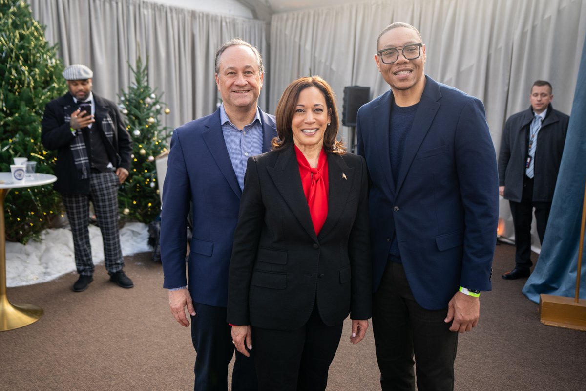 DCPSChancellor's tweet photo. Holidays mark some of my most treasured childhood memories, so I really loved celebrating with students &amp; staff from all 8⃣ wards &amp; 2⃣ very special #DCResidents ☃️ ❄️

Thank you @VP &amp; @SecondGentleman for hosting nearly 80 DCPS scholars for a day we'll always remember ❤️ https://t.co/kTXzfVlz7q