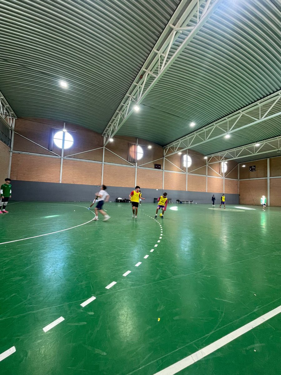 NAVIDADES DEPORTIVAS 2ª jornada de fútbol navideño junto al @IAJuventud Hoy hemos recibido la visita de media plantilla del @RealJaenCF han entrenado con las niñas y compartido una mañana saludable. Los niños apuestan por el sala. Mañana último día!! Gracias al @PatronatoJ