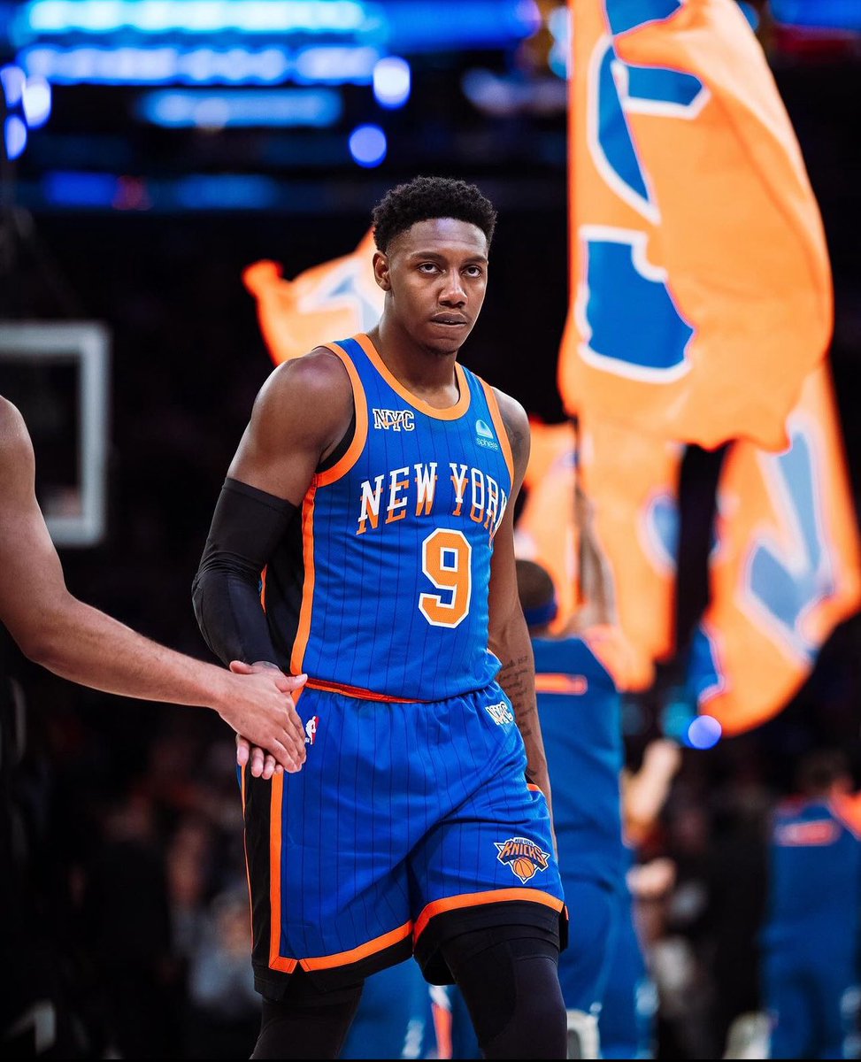 BigKnickEnergy_'s tweet image. If RJ Barrett scores 25+ points tonight + the Knicks win, we will send one person who likes and RTs this $50. 

Must be following!