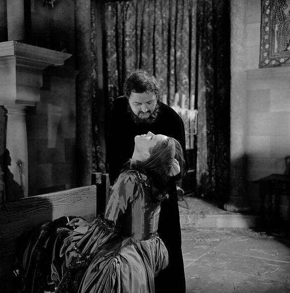 aikarin1748174's tweet image. #dianarigg and #peterbowles in Escape In Time.
#emmapeel #theAvengers #theavengerstvseries #theavengerstvshow