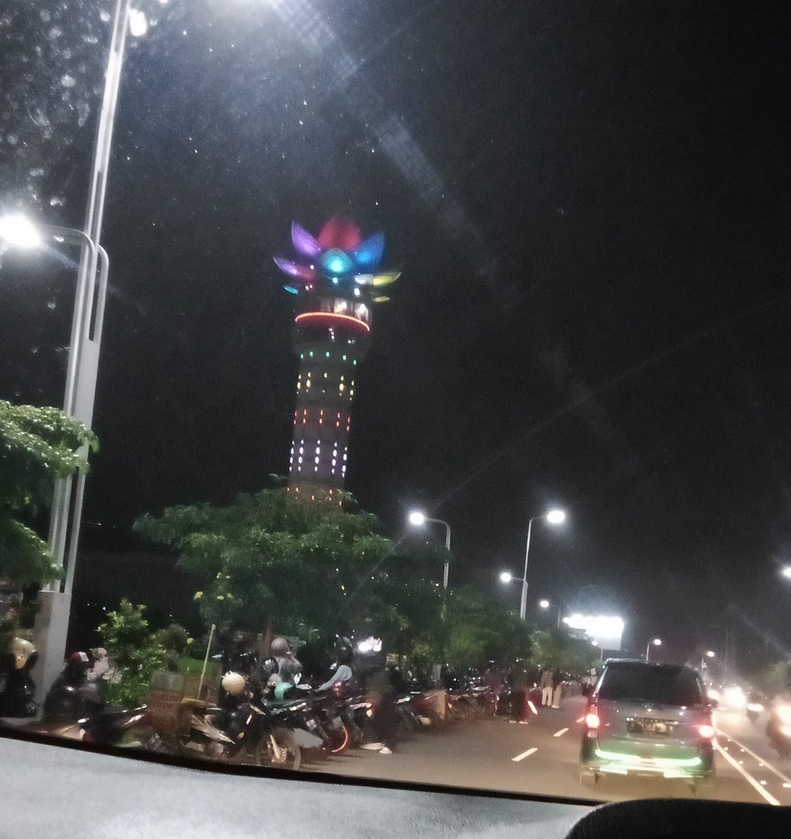 ariesiti's tweet photo. Pas lagi di Puertoriko alias Purwokerto
#trobek https://t.co/GkOeFBM17C