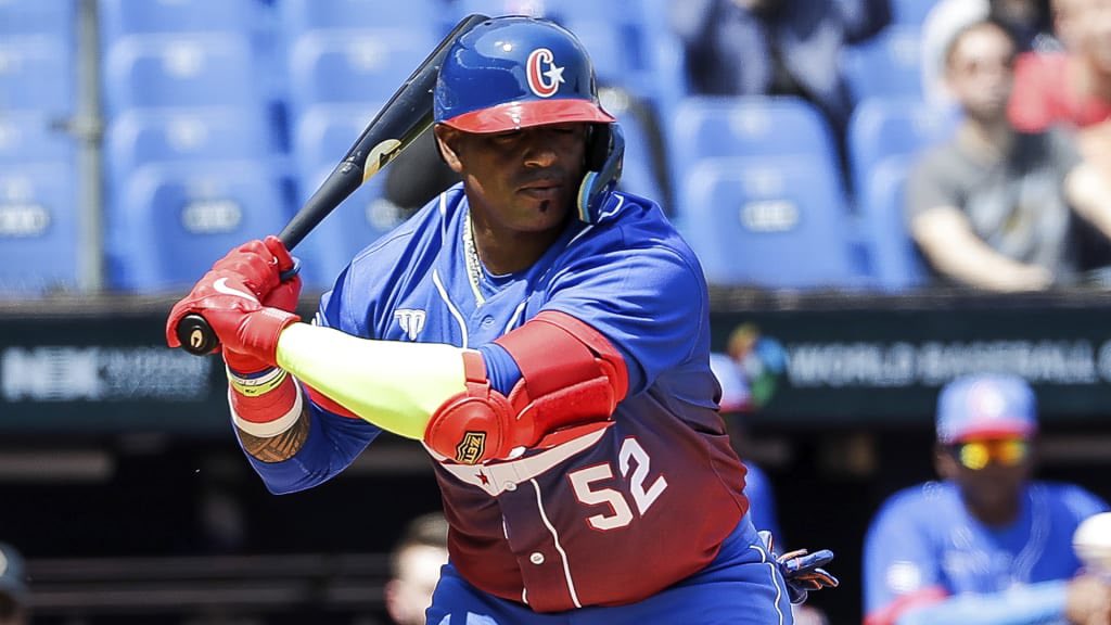 LachiReyes's tweet photo. #ULTIMOMINUTO 

El pelotero #YoennisCespedes  estará de regreso en la #SerieNacional  con #Granma. 

El jugador se incorpora al equipo al iniciar el torneo en marzo próximo, debido a compromisos de contrato. 

Céspedes formó parte del equipo #Cuba  🇨🇺 al #ClasicoMundial. https://t.co/yiCyXu9z4t