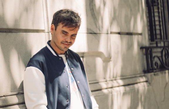 Y también con Benjamín Rojas que vuelve al teatro con ESCAPE ROOM: “Una vez que volví a los ensayos dije Este es mi lugar” diariohoy.net/espectaculos/b… vía <a href="/diariohoynet/">Diario HOY</a>