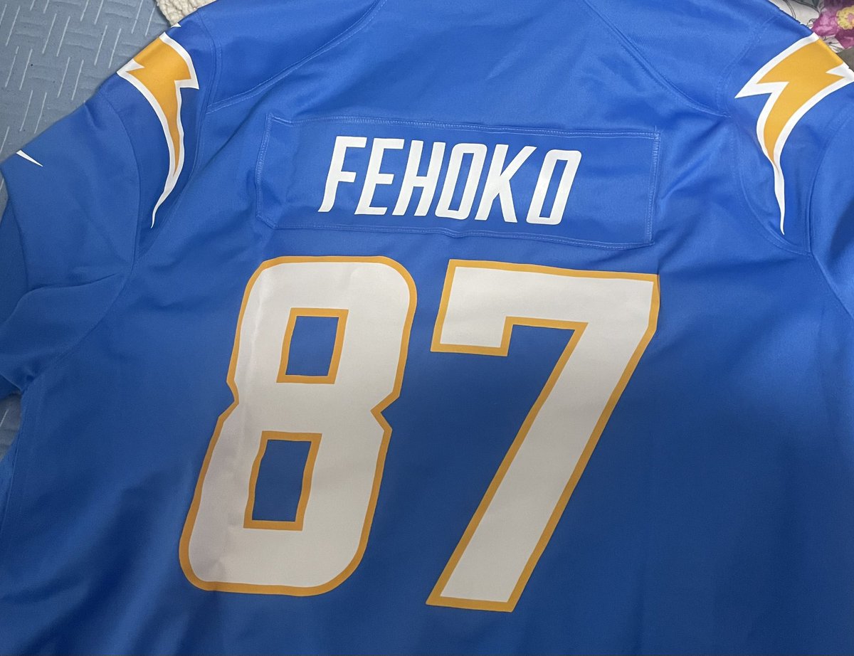 Anthony_Southey's tweet photo. Not a Chargers fan, never will be, but this is my favorite  jersey I own. 
Momma  @joandiva came through for Christmas, like she always does! ❤️ 
@Simi_Fehoko https://t.co/JViZrTA5GT