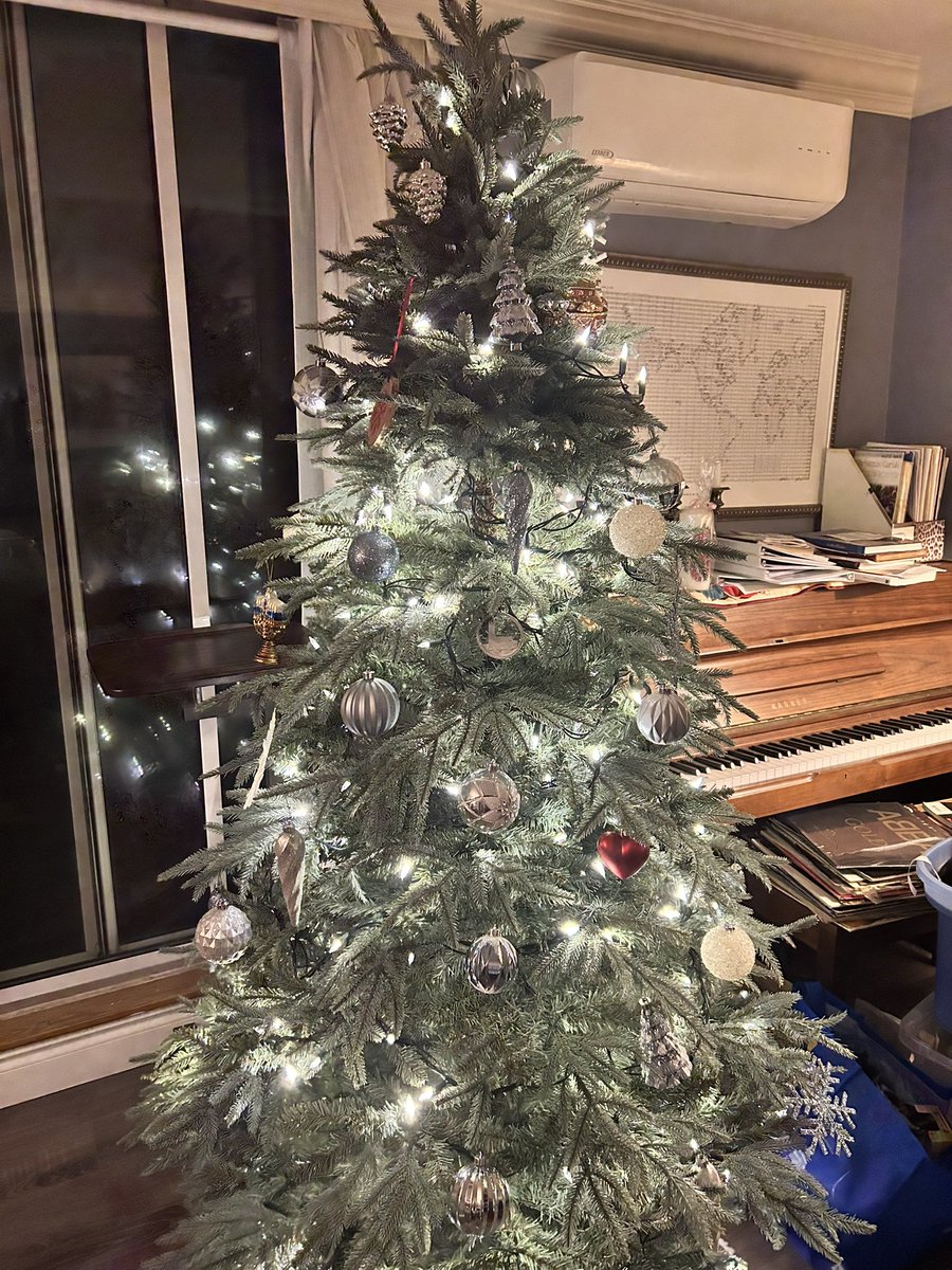 barrytorch14's tweet image. Happy Holidays, from my queer Jewish and Christian household, to yours. May your holiday season be warm, safe, and filled with loving kindness and goodness. And if you need a place to celebrate, my door is always open.