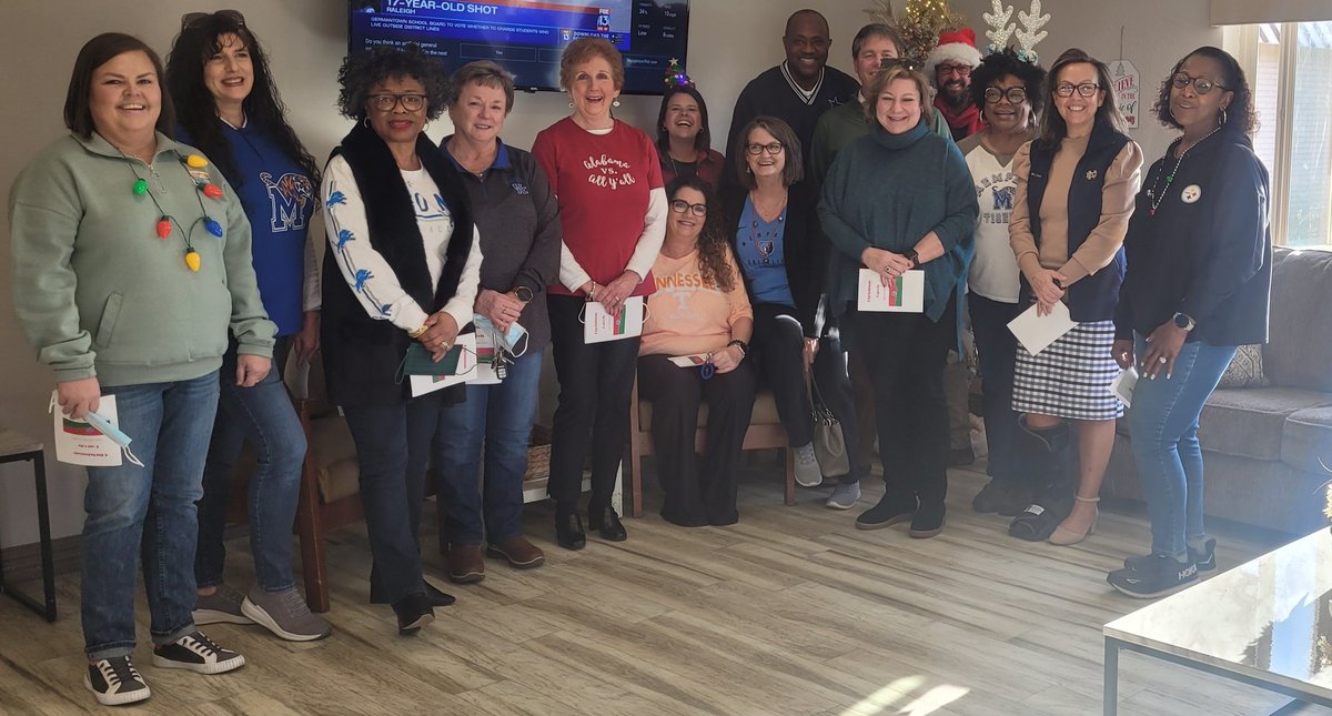 Brina_SSM's tweet photo. Tis the Season for Caroling for our Tipton County Nursing Home patients ❤️@TCSchools_ https://t.co/DYzge2Zee9