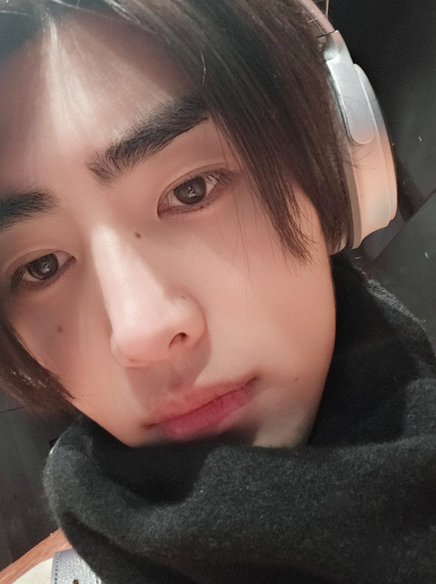 enhypenweverse's tweet image. [ #성훈's Post ] 231228

#SUNGHOON: What are you doing? I’m curious

@ENHYPEN_members @ENHYPEN #ENHYPEN #엔하이픈