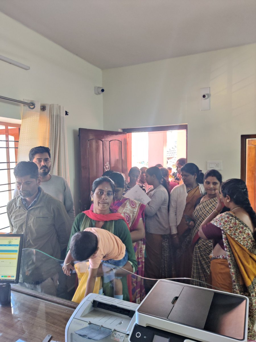 GPGuddehosur's tweet photo. A 3 days camp to serve the #gruhalakshmi beneficiaries @Gruhalakshmi123 #ಗೃಹಲಕ್ಷ್ಮಿ #Karnataka #Kodagu #rdpr #localgov @ZP_Kodagu @CommrPR @readingkafka https://t.co/WIxRH238fU