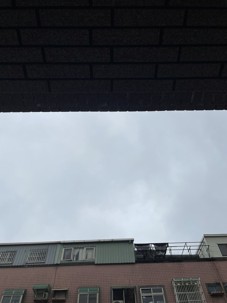 Pan8832's tweet photo. 此時此刻的心情就像天氣 https://t.co/bLEYb1RDmj