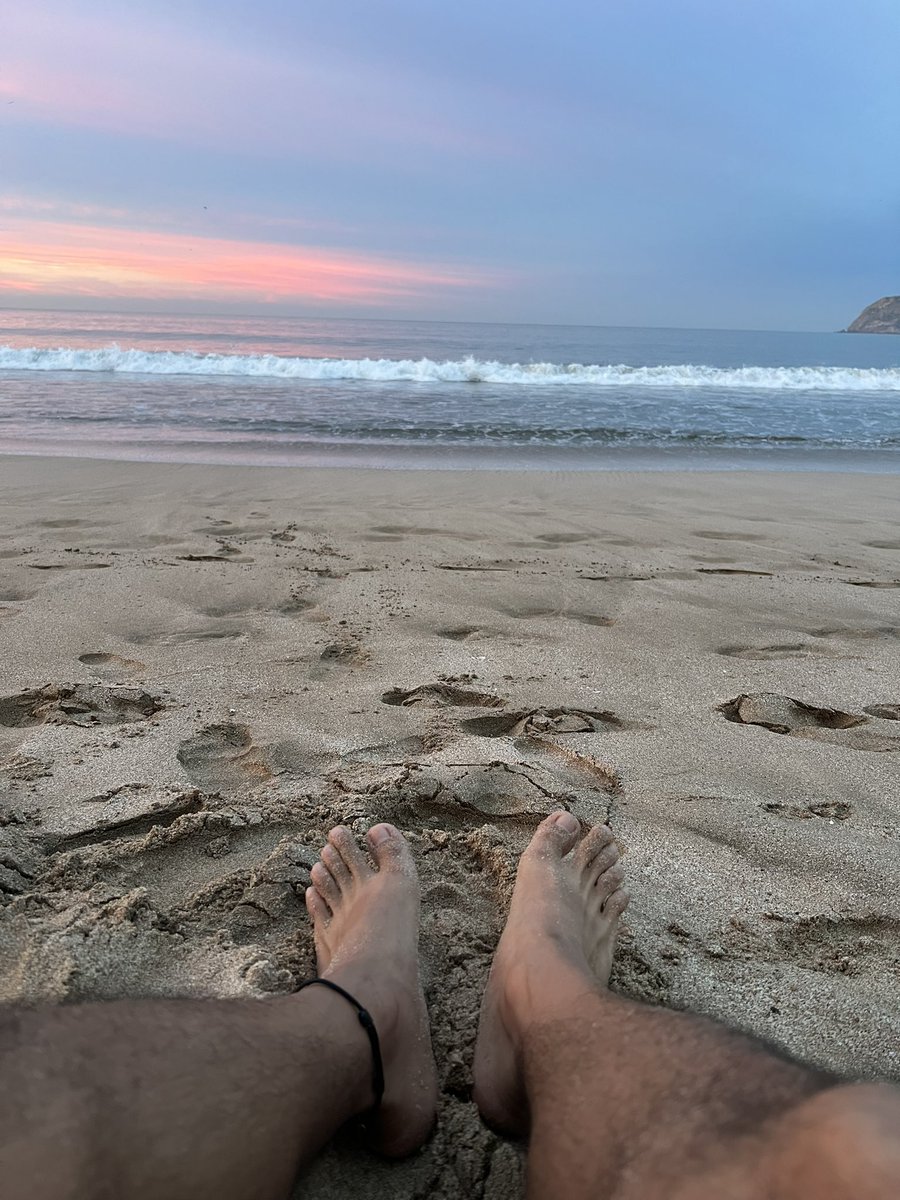 TAUROCL2's tweet photo. Do you like my feet? 
Rt for a private gift 
#findom #paypig https://t.co/RnRdfRgKTq