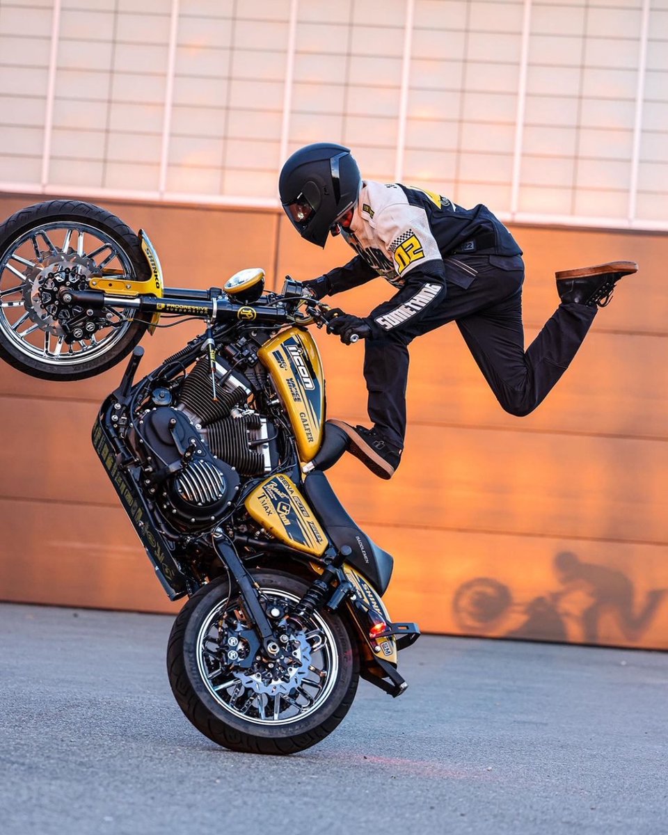 AFGMOTO's tweet photo. トータルコーディネートで楽しめるICON!後ろの影がどこかかわいい😄
#robcarpenter #iconmotosports #afgmotosports #icon #iconライフスタイル #バイクファッション #バイク好き https://t.co/IQOnqk8D4H