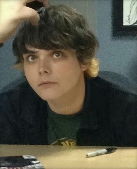 mcrbrainrot2's tweet photo. Gerard when I was born/Gerard at my age
I couldn't find a 10yo Gerard, so 11/12 is close enough. https://t.co/p5hOAZOPCl
