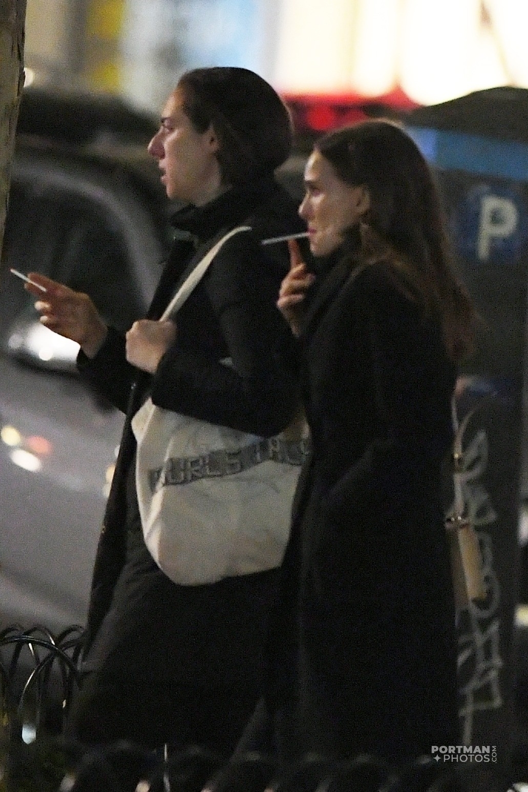 Natalie Portman Updates on X: “November 29: Natalie Portman smokes