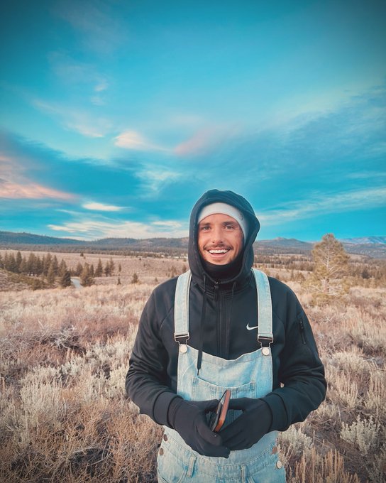 Can I rock the overalls?  #mammothlakes #snowboarding #newyears #friendscation https://t.co/AdAMG8dV<a href="/tag/mammothlakes"class="tags">#mammothlakes</a><a href="/tag/snowboarding"class="tags">#snowboarding</a><a href="/tag/newyears"class="tags"><span>#newyears</span></a><a href="/tag/friendscation"class="tags"><span>#friendscation</span></a>