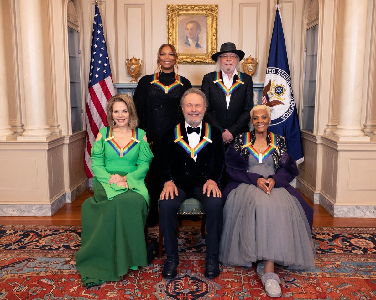 An incredible class of honorees: Dionne Warwick, Billy Crystal, Queen Latifah, Renée Fleming, and Barry Gibb 👏🏻👏🏻👏🏻 #KennedyCenterHonors