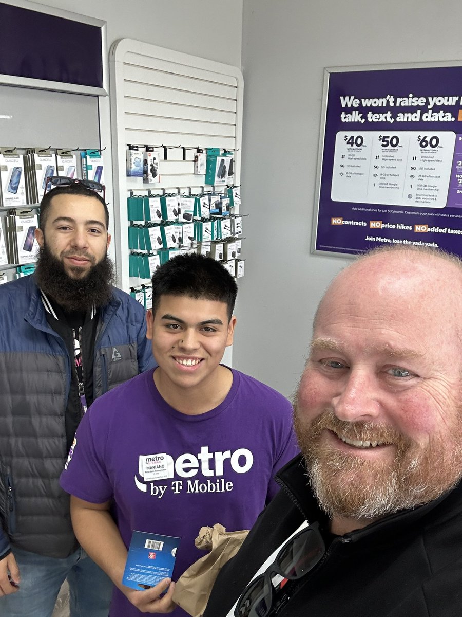 Gave Mariano at Hazel Crest a little challenge on Christmas Eve for a free lunch.  He exceeded the challenge and then some so we bought him a tank of gas as well.   #CentralEast #Chicago @LizMorelos3 @thayesnet @WinstonAwadzi