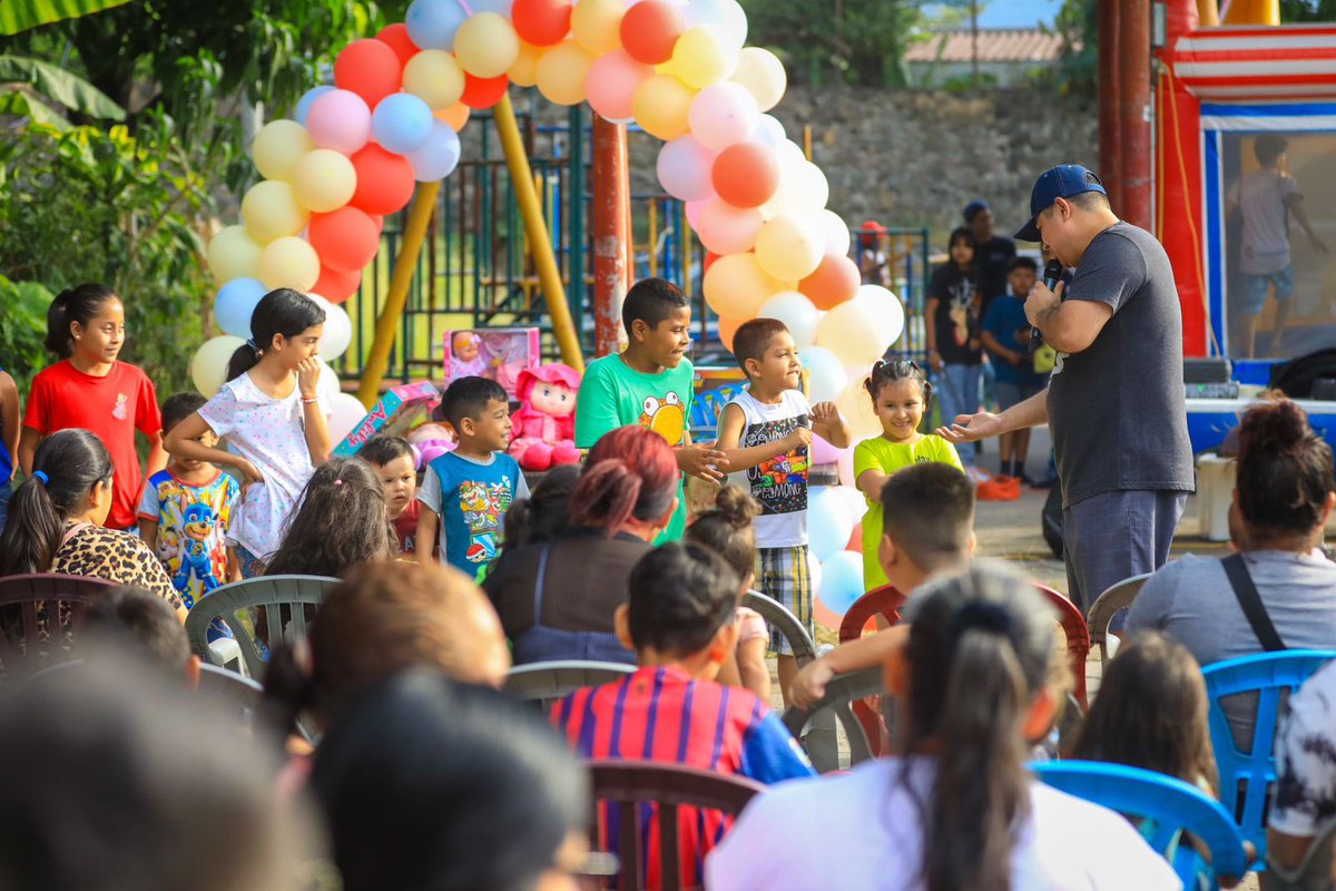TejidoSocialSv's tweet photo. 🎄✨ | ¡Continuamos viviendo la magia de la Navidad en nuestras comunidades!

Hoy celebraremos con las niñas y los niños del Reparto Cartografía ubicada en Ciudad Delgado. 

#TejidoSocial | #CiudadDelgado | #Navidad2023 https://t.co/PfRj1puYMt