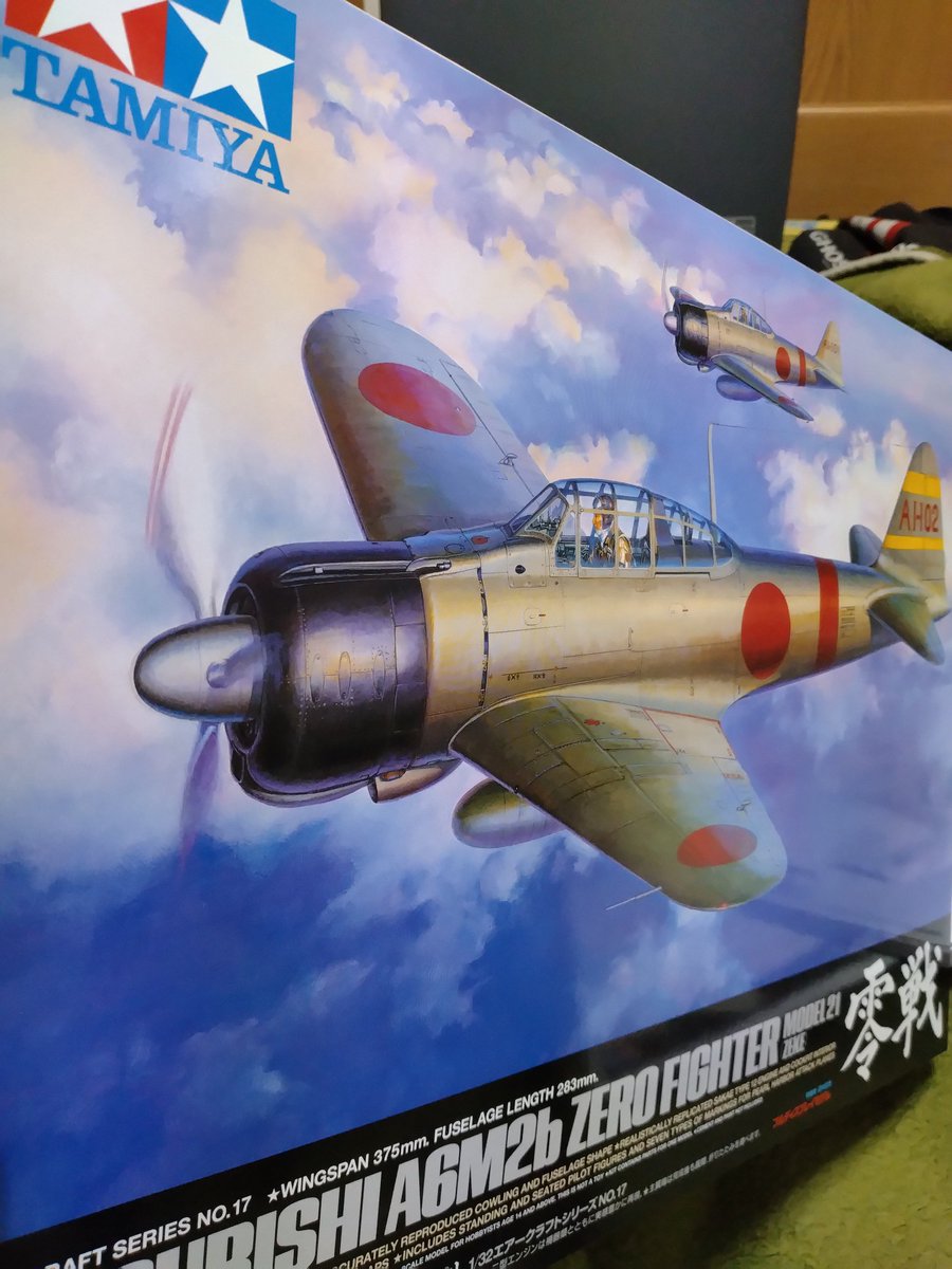 plasticnya's tweet photo. タミヤ　1/32　零戦
32ページの説明書。

部品はそれほど多くない。

零戦はあまり好きな飛行機ではない。マスタングのほうが好き。でもマスタングは沢山作ったからねえ。 https://t.co/0H5zWJePv7