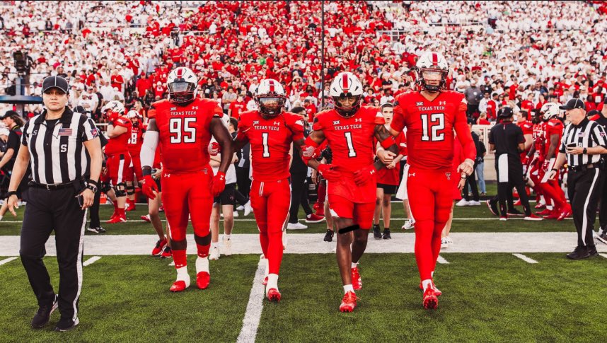 Had a great talk with <a href="/jkbtjc_53/">James Blanchard 🌵</a> and I am very humbled and blessed to receive my first D1 offer from Texas Tech University. #AGTG 
<a href="/TexasTechFB/">Texas Tech Football</a> <a href="/coachsis/">Trey Sissom</a> <a href="/_CoachThompson/">Coach Thompson</a> <a href="/Ace03MikeG/">MikeGreenAce03</a>