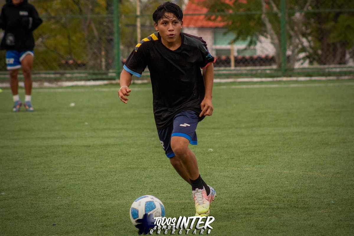 fcinterqro's tweet photo. Cerrando la última semana del año con futbol ⚽️
A tope en la pretemporada 🔵⚫️
@LigaPremier_FMF @LigaTDP 
#TodosSomosInter #TodosSomosQueretaro https://t.co/ZVqmuybNJK