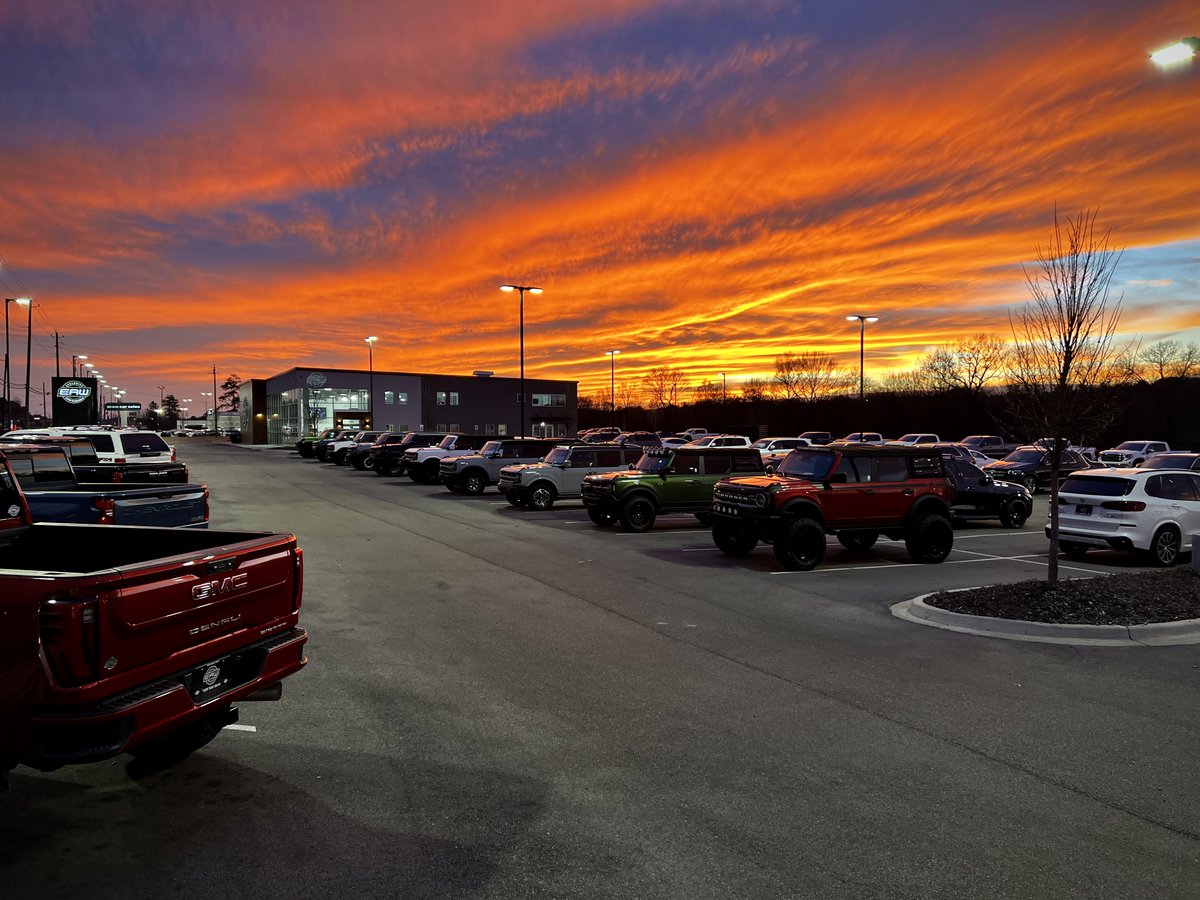 EAWCARS's tweet photo. Sunset is on point this evening 🌅 https://t.co/ragtq8v7vB