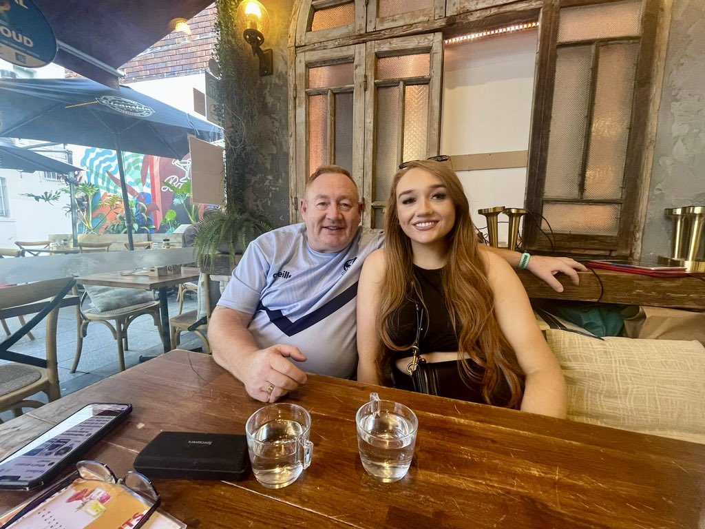 ArtJimi's tweet photo. Having a bite to eat before exploring #pottspoint #Sydney 🌞🕶️ https://t.co/ehaBn8Wsmi