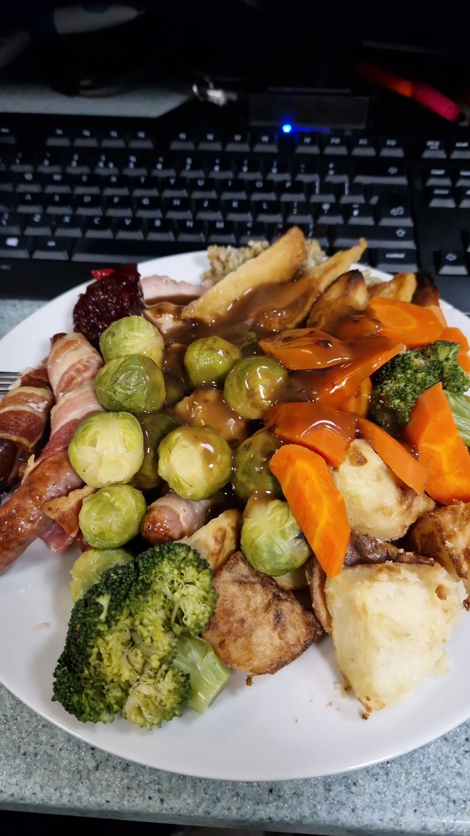 grumpy_sgt's tweet image. Today's ref's lots of leftovers 😋