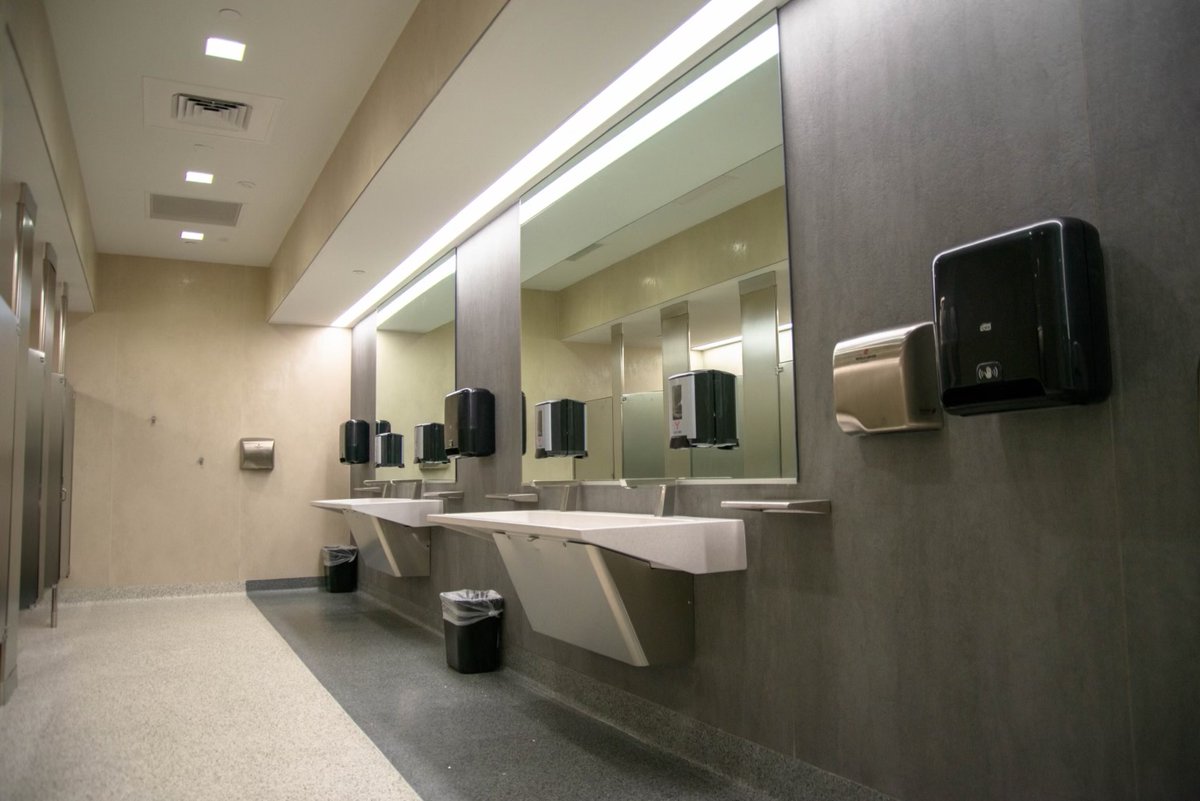 COSAirport's tweet photo. π Exciting news! As part of our #ElevateCOS initiative, we've revamped our bathrooms to be more inclusive and environmentally friendly.
πΏπΏ Experience the difference with wider stalls, lower lavatories, and water-efficient plumbing fixtures! https://t.co/EskDoEmymc