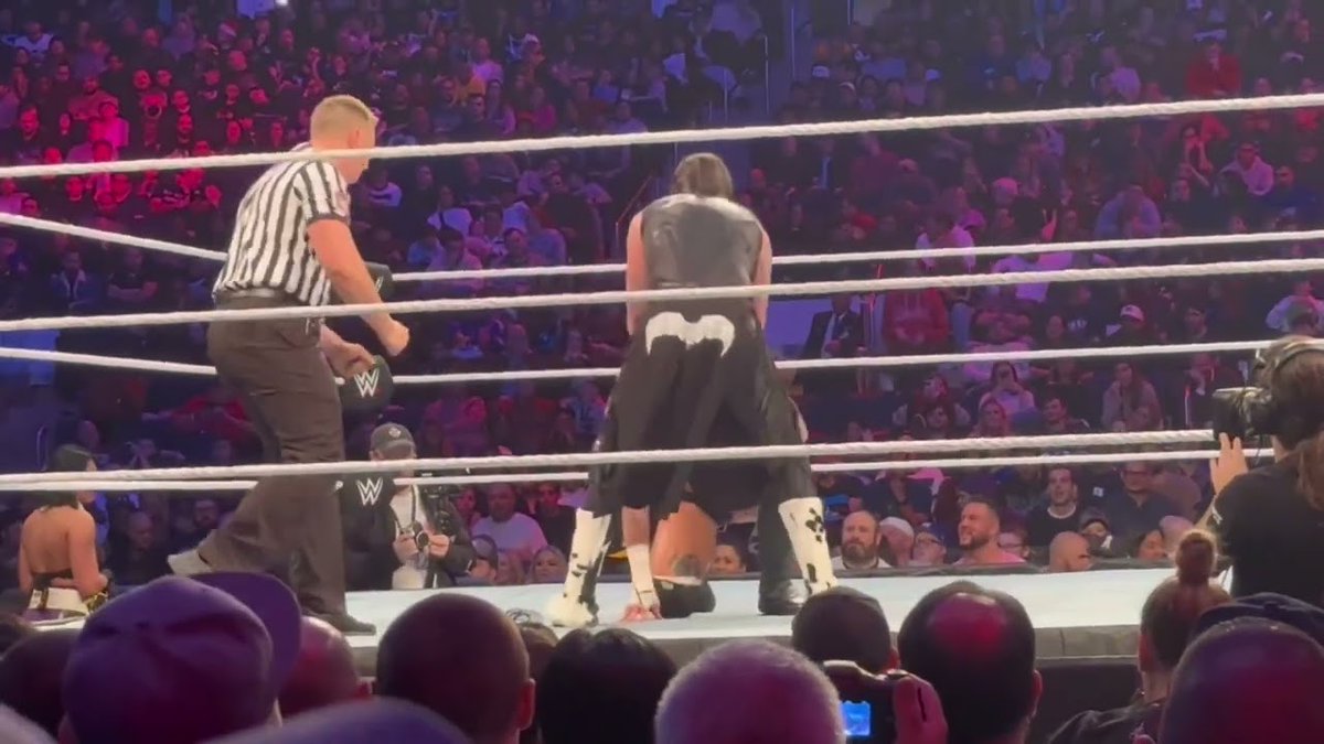 wrestlesitecom's tweet image. 🌟🤼‍♂️ CM Punk's electrifying WWE return at MSG ignites a piracy frenzy! Over 1M views online! 📈💥 #CMPunkComeback #WrestlingBuzz #DigitalPiracy

wrestlesite.com/2023/12/27/cm-…