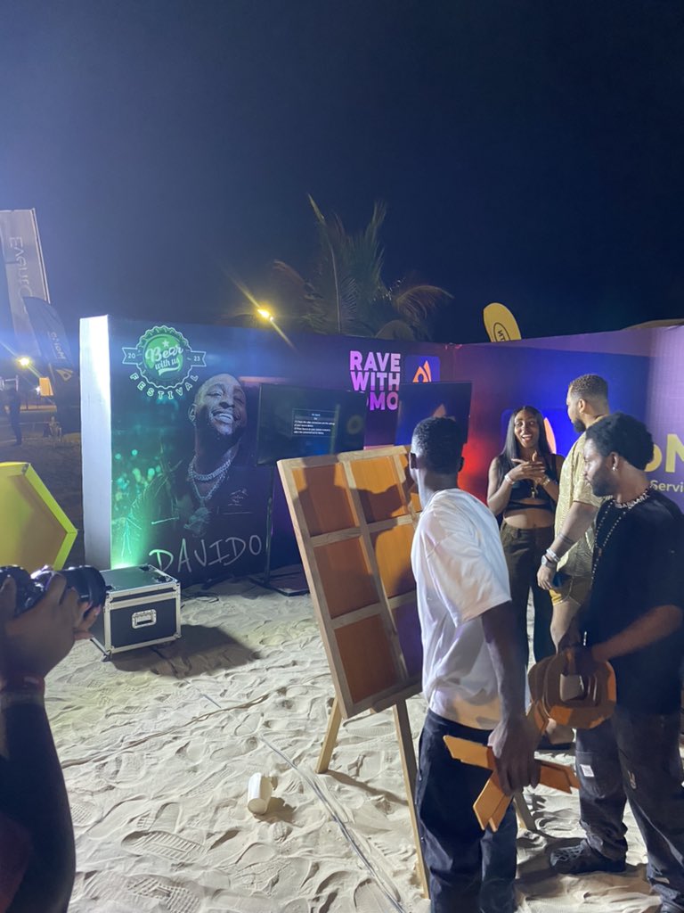 _dhemii's tweet photo. - @MoMo_PSB no dey carry last !!!

The party is just getting started at Bear  With Us Festival and fun games/activities are underway! 

You can still find your way to Landmark Beach !
For MTN MoMo subscribers, stream live via https://t.co/d7J1MxtBpT
#RavewithMoMo https://t.co/M730XC2yy9