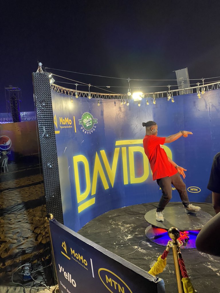 _dhemii's tweet photo. - @MoMo_PSB no dey carry last !!!

The party is just getting started at Bear  With Us Festival and fun games/activities are underway! 

You can still find your way to Landmark Beach !
For MTN MoMo subscribers, stream live via https://t.co/d7J1MxtBpT
#RavewithMoMo https://t.co/M730XC2yy9