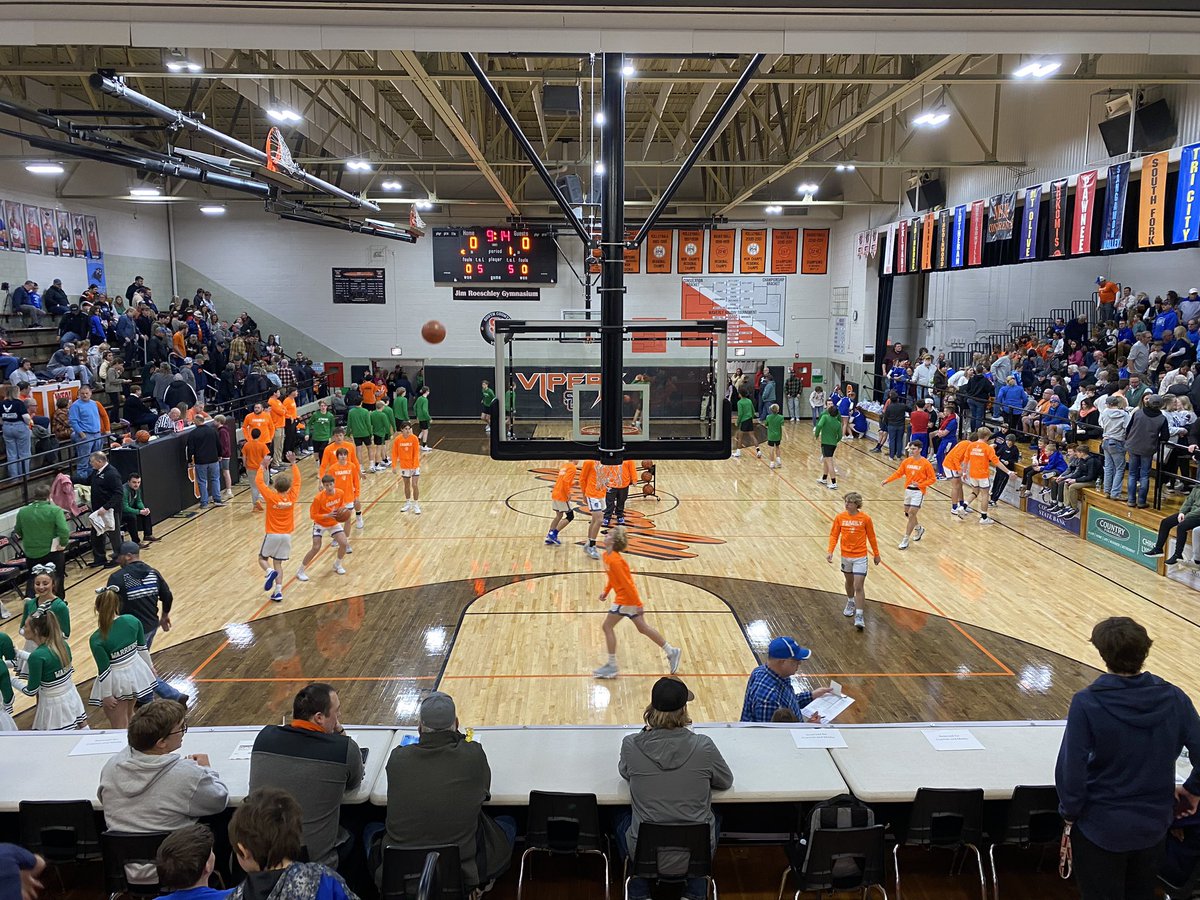 HardwoodPrepsIL's tweet photo. Jim Roeschley Gym @ Waverly

The Waverly Holiday Tournament has it all. A cool old school gym, history room, &amp; rich tradition. But what really makes this tournament is the community, they show out each day! MIGHT BE THE BEST IN THE STATE. Don’t believe me, come see for yourself!! https://t.co/uvWxDxlLHz