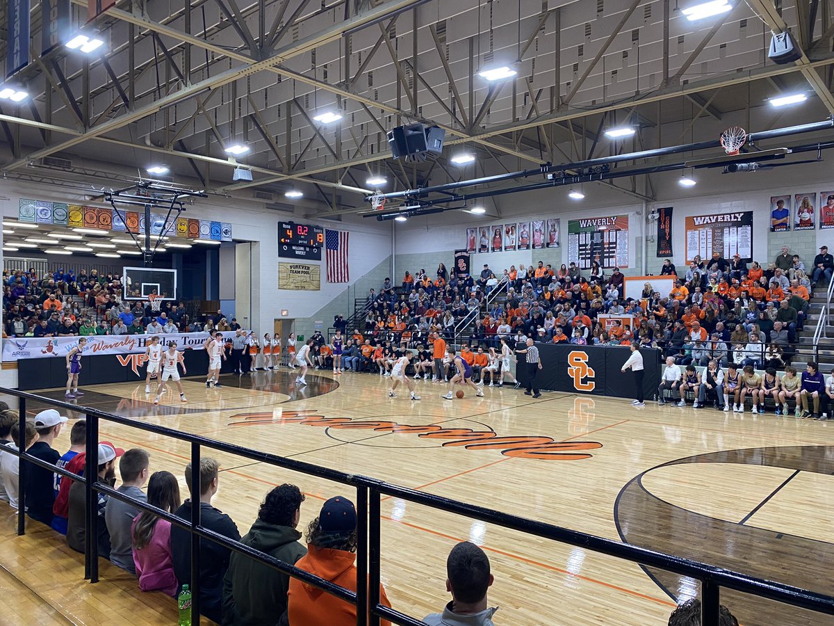 HardwoodPrepsIL's tweet photo. Jim Roeschley Gym @ Waverly

The Waverly Holiday Tournament has it all. A cool old school gym, history room, &amp; rich tradition. But what really makes this tournament is the community, they show out each day! MIGHT BE THE BEST IN THE STATE. Don’t believe me, come see for yourself!! https://t.co/uvWxDxlLHz