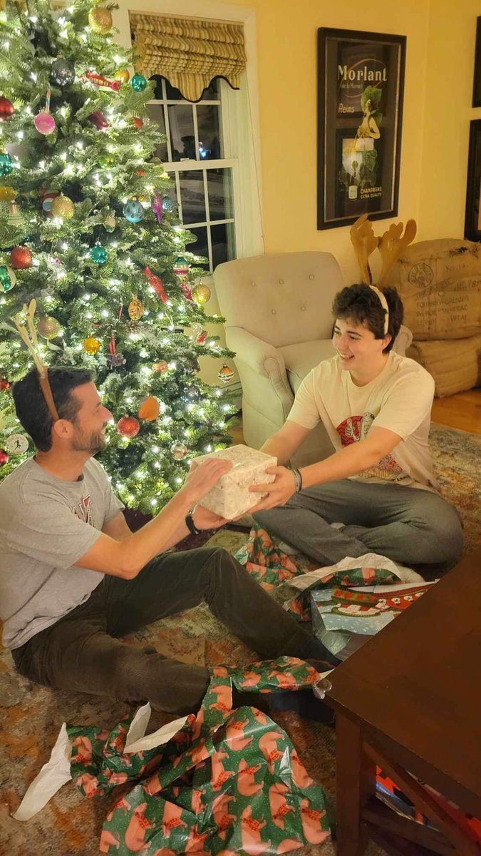 RunGraniteState's tweet image. Happy Holidays from our family to yours!! We hope you got all the running shoes and Garmin watches you need to power through the coming seasons!!