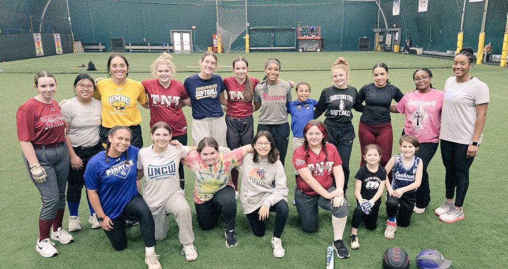 Incredible instruction today from our alumni repping 7 powerhouse schools on the East Coast.
Best Fam there is. Always have a home here. ❤️